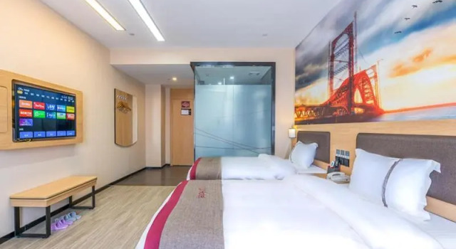 Thank Inn Plus Hotel Guiyang Baiyun District Greenland Xinduhui, Rezerwuj Hotel Guiyang Guizhou