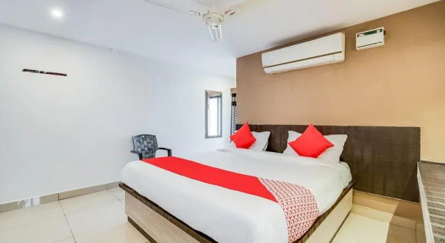 OYO 67303 Hotel N Grand, Rezervovat Hotel Hotely v Andhra Pradesh s parkováním, Parkování