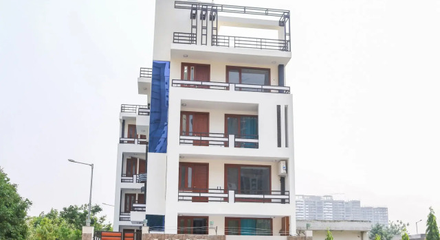 Oyo 14729 Noida Sky