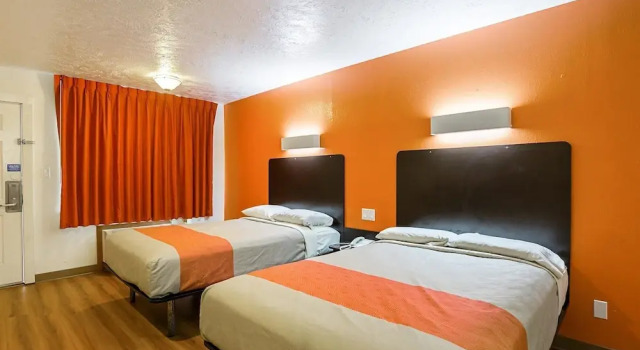 Четырёхместный номер Standard Motel 6-Madisonville, TX
