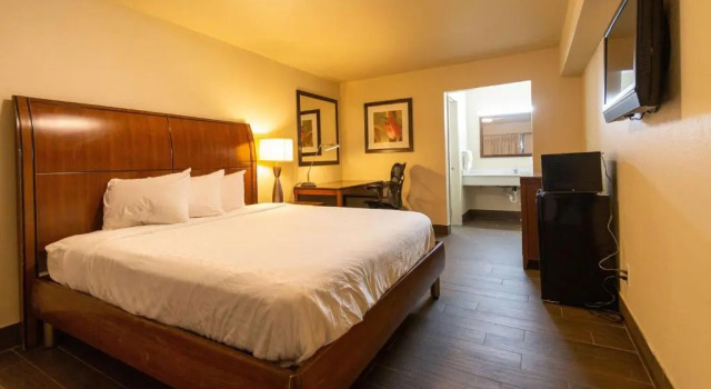 Двухместный номер Deluxe Magnuson Extended Stay and Suites Airport Hotel