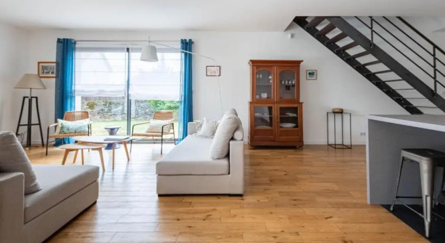 Коттедж Belle maison familiale et contemporaine avec piscine