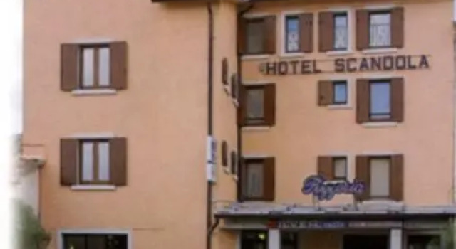 Hotel Scandola, Забронировать Отель Боско-Кьезануова 