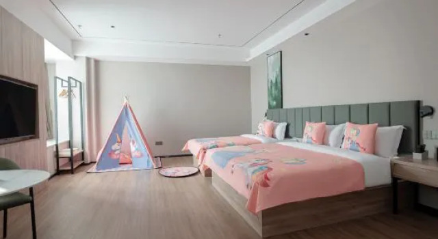 Семейный тент GreenTree Inn (Zhangjiagang Guotai Middle Road Jintian Plaza)