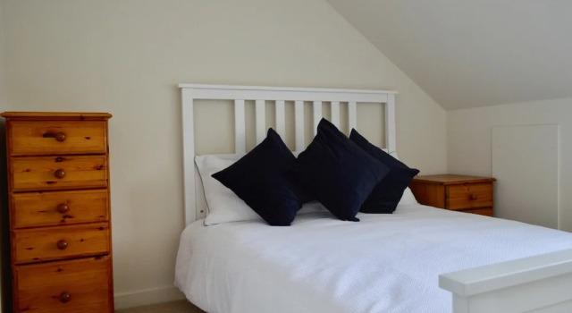 5 Bedroom Flat in Edinburgh City Centre, Забронировать Отель Отели Эдинбурга 3 звезды, рядом с Central Library, 3*