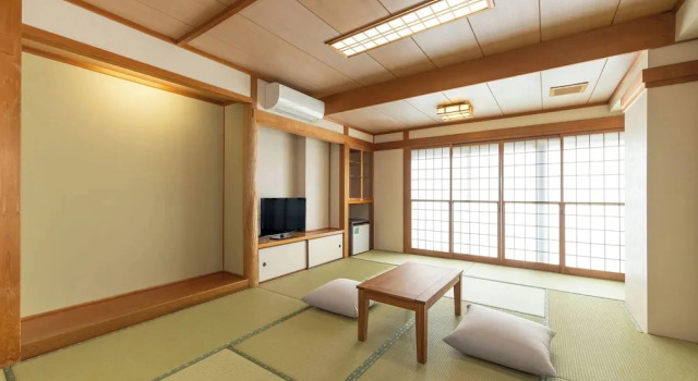 Кровать в общем номере с видом на океан Ooedo Onsen Monogatari Premium Shima Saichoraku