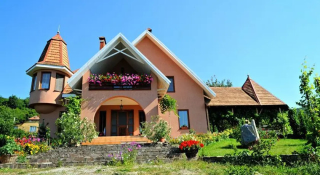 Polychka Winehouse, Rezerwuj Pensjonat Chust Transcarpathia
