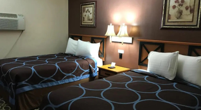 Четырёхместный номер Standard Budget Inn Marinette