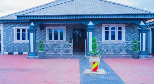 3 Bedrooms house for Short let Holiday Apartments, Prenota Appartamento Hotel a Ibadan con parcheggio, Parcheggio