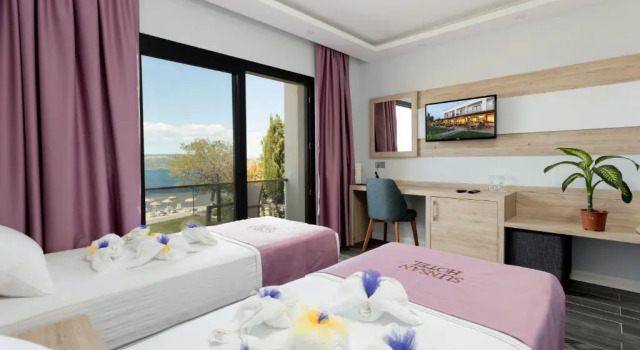 Двухместный номер Standard с видом на бассейн Sunsan Hotel