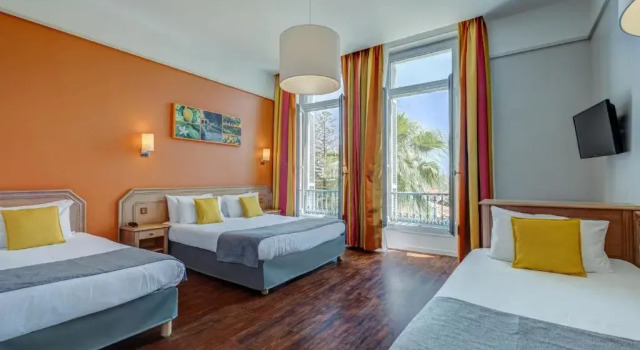 Четырёхместный номер Standard с видом на сад Hôtel Miléade LOrangeraie - entièrement rénové