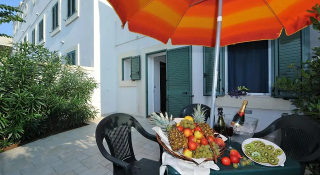 Ara Inn Resort, Забронировать Курортный отель Отели Удженто с бассейном, Бассейн