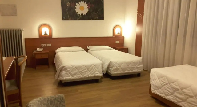 Трёхместный номер Standard Hotel Everest