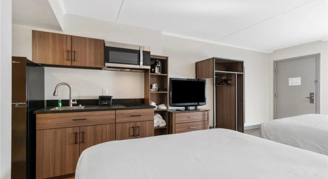 Четырёхместный номер Standard SureStay Studio by Best Western Paradise Lancaster County