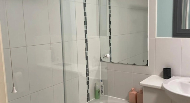 Spacious Apartment near Heathrow with Parking for 2 Cars