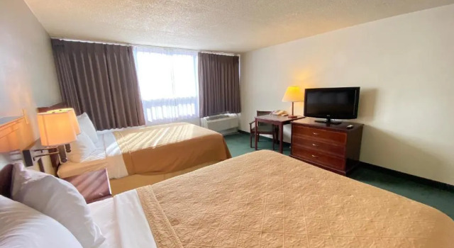 Четырёхместный номер Standard Baymont by Wyndham Great Falls City Center