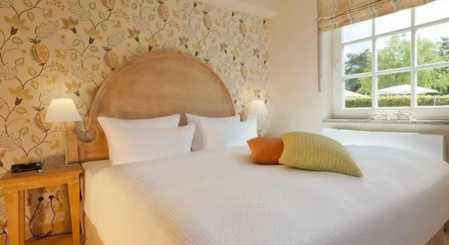 Hotel Fürst Jaromar, Забронировать Отель Отели Менхгут-Границ с бассейном, Бассейн