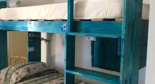 Кровать в общем номере Hostel Beach House