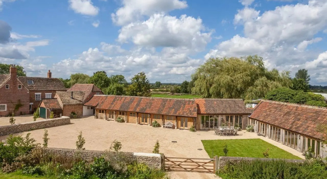 The Cowsheds, Prenota Hotel Malmesbury Wiltshire