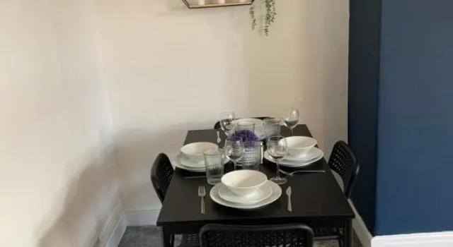 Windsor - Spacious beautiful 4 bdrm maisonette nr Ncle free wifi free parking, Забронировать Отель Гейтсхед Тайн и Уир