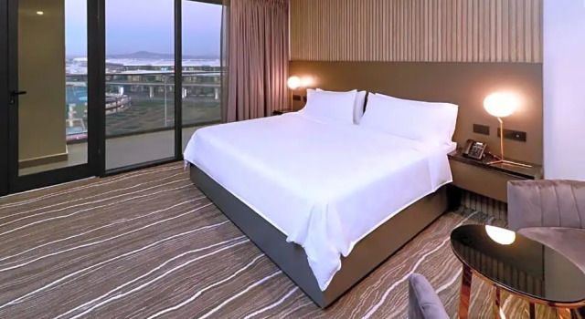 Двухместный люкс c 1 комнатой Holiday Inn Hotel and Suites Mexico Felipe Angeles Airport by IHG
