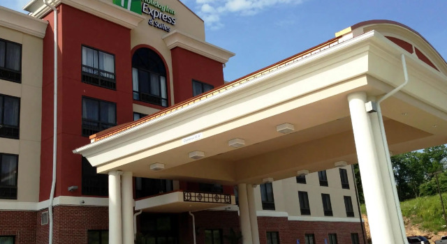 Двухместный люкс Holiday Inn Express & Suites Cross Lanes by IHG