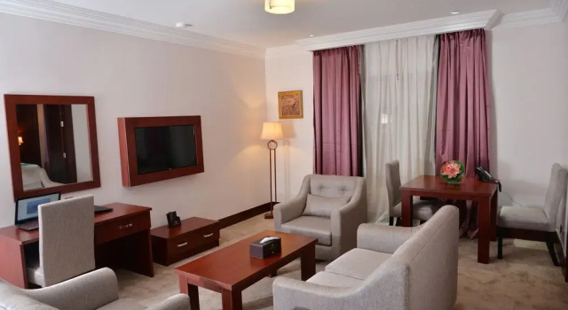 Люкс Executive Grand Pela Hotels & Suites