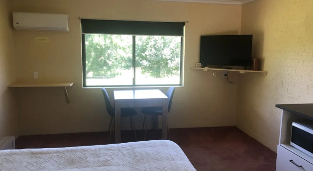 Colonial Inn Guest Rooms, Book Guesthouse  
