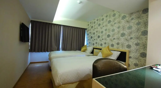 Кровать в общем номере Shin Shin Hotel