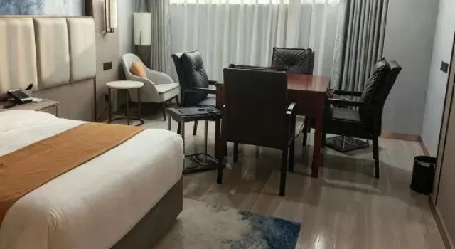 Люкс GreenTree Eastern Hotel (Taizhou Yangzijiang Bei Road Mingfa International Plaza)