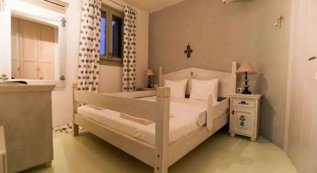 Коттедж с 2 комнатами с видом на море Avra House