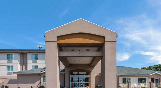 Sleep Inn & Suites, Buchen Sie Hotel Port Clinton Ohio