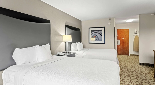 Четырёхместный номер Standard Red Lion Hotel Charlotte