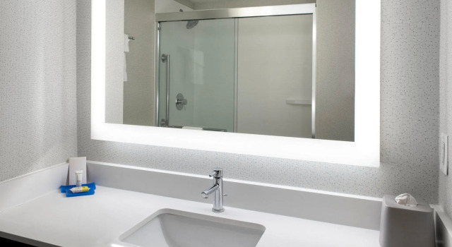 Четырёхместный номер Standard Holiday Inn Express Great Barrington by IHG