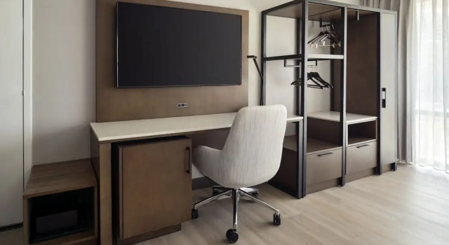 Четырёхместный номер Deluxe с балконом Salt Lake Marriott Downtown at City Creek