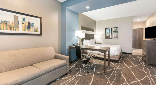 Номер Deluxe La Quinta Inn and Suites by Wyndham Houston Spring South