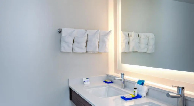 Run of House Holiday Inn Express Tampa-Brandon by IHG