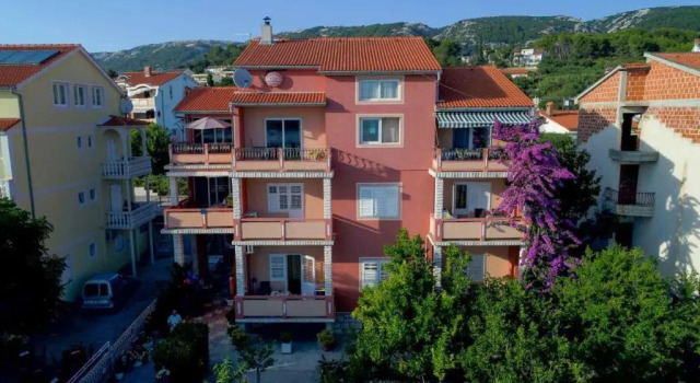 Apartment Peky, Prenota Appartamento Hotel a Isole Quarnerine con parcheggio, Parcheggio