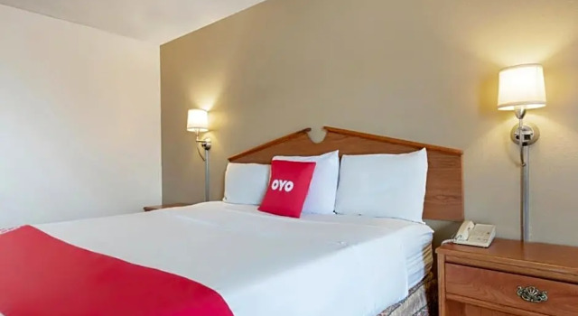 Полулюкс OYO Hotel Tulsa International Airport