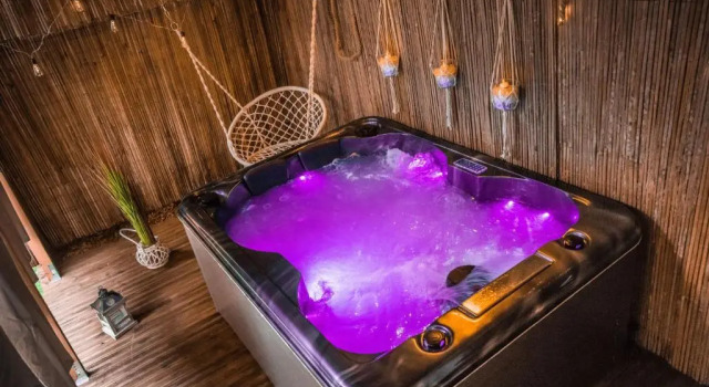 Люкс Deluxe Aux 3 Nuances Suites Privatives & Spa