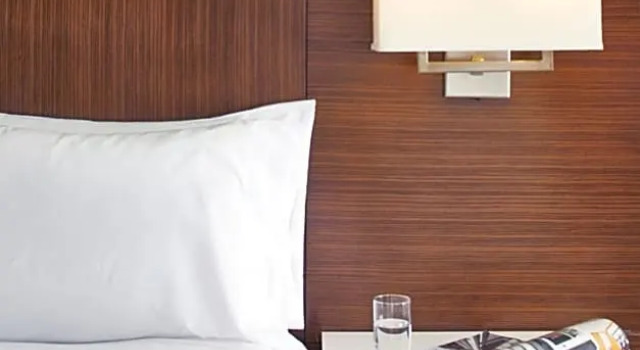 Гостевой номер Deluxe Renaissance Nashville Hotel