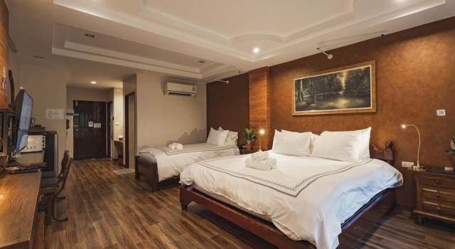 Трёхместный номер Deluxe с балконом Namtok Sarika Resotel