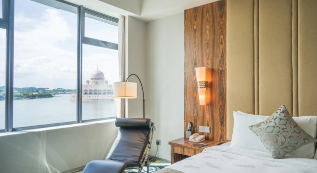Göl manzaralı Standart çift kişilik oda Zenith Hotel Putrajaya