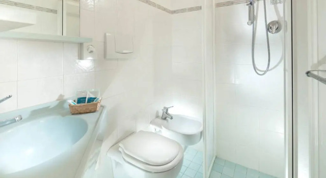 Четырёхместный номер Economy с балконом Hotel Sampaoli
