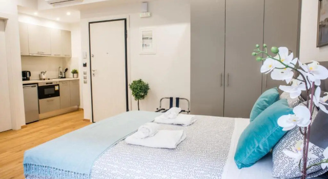 A25 Pristine & Sunny flat with balcony at downtown Athens, Забронировать Отель Афины Острова Саронического залива - Аттика, рядом с Национальный театр Греции