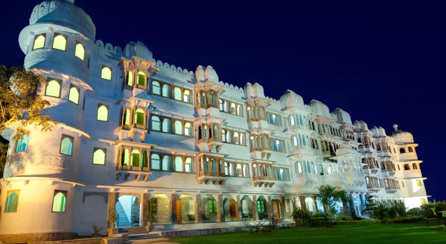 Kavish The Haveli Resort, Забронировать Курортный отель Отели штата Раджастхана с бассейном, Бассейн