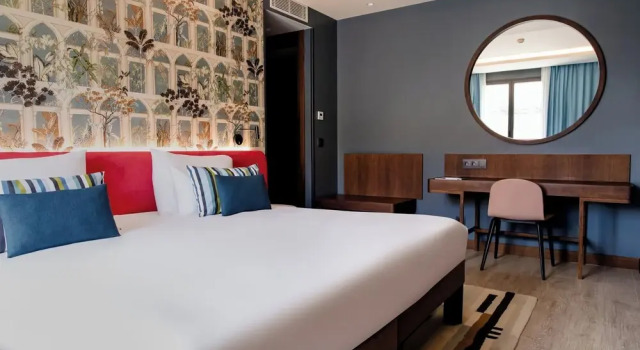Двухместный люкс с гостиной и террасой Motel One Madrid-Plaza de España