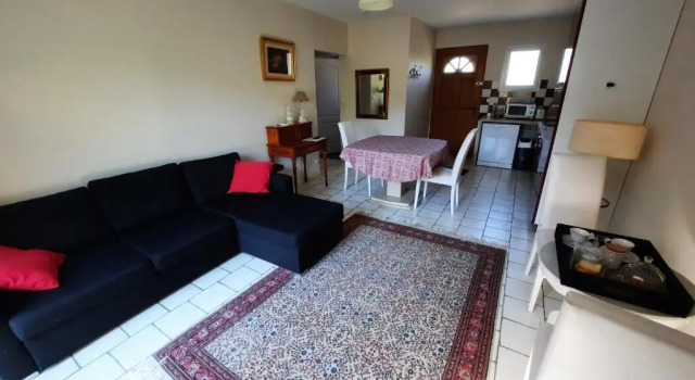 Coquet T2 ,terrasse,parking ,4 kms d Avignon