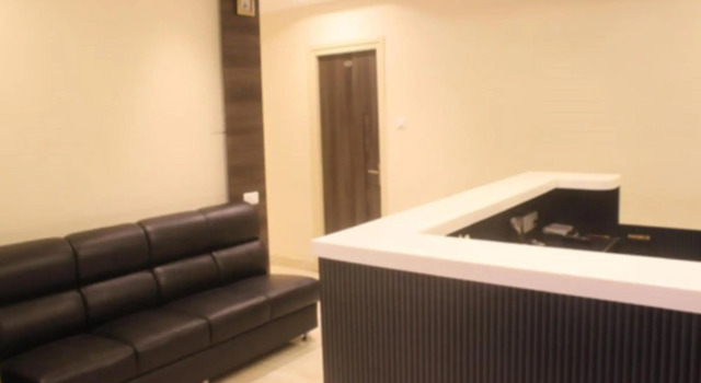 Hotel Lakshmi Grand, Rezerwuj Hotel Hotele w Andhra Pradesh z parkingiem, Parking
