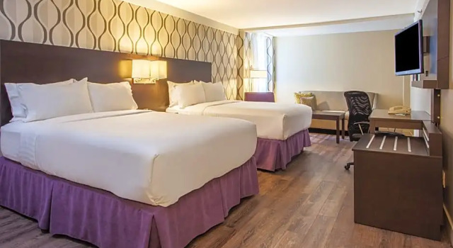 Четырёхместный номер Premium Holiday Inn Toronto International Airport by IHG